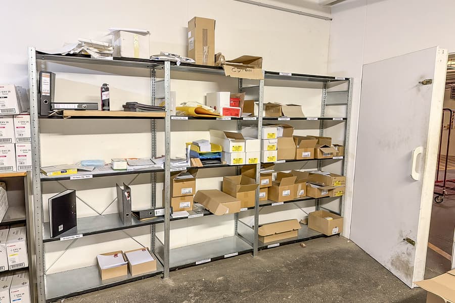 Regalinhalt: Bürobedarf 